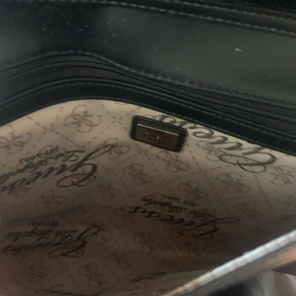guess black purse - Picture 3 of 4